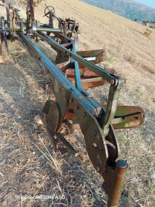 remarque 2TON SFT 2015 et charrue 3 sock