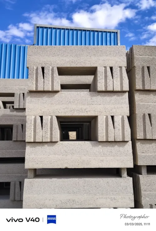 La bordure de trottoir et lourdiset pavé 