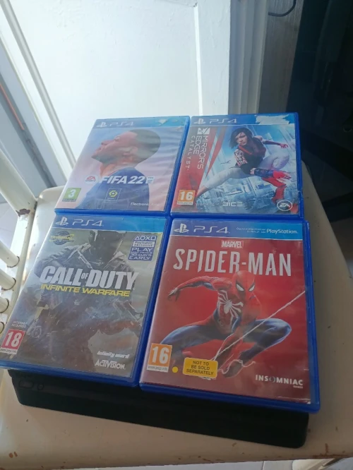 PS4 SLIM 512G 4CD ET 2 MANETTES