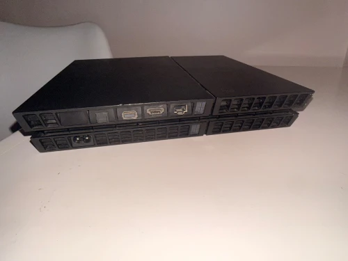PS4 Fat 1To JAMAIS OUVERTE - État Neuf - Version 13.04
