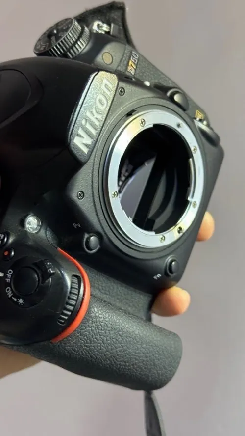 D750