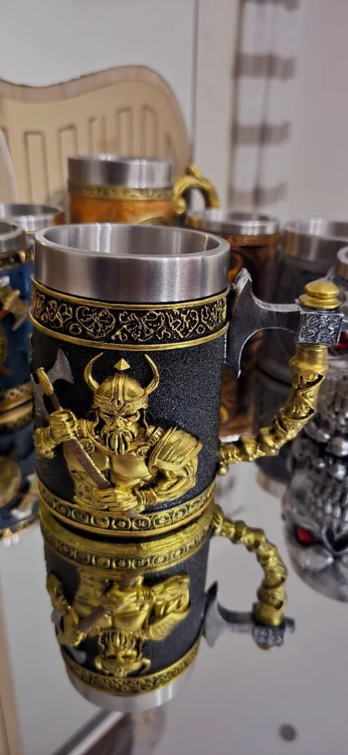 Des figurine et tasses