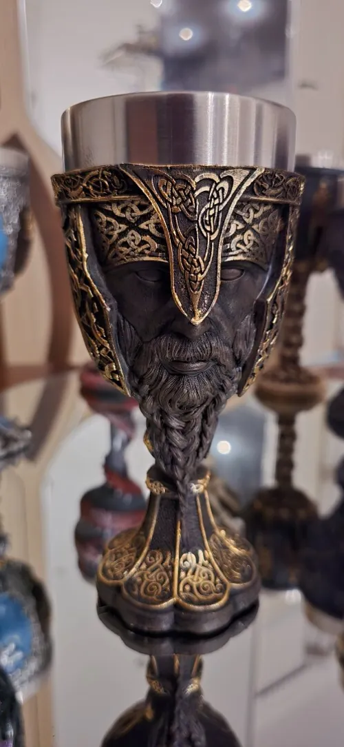 Des figurine et tasses