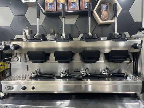Presse de café rancilio avec filtre et table