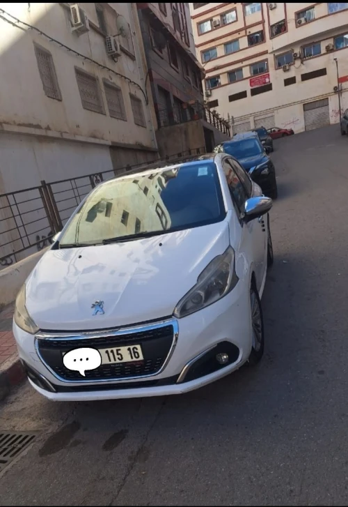 Peugeot 208 2015 Allure Facelift