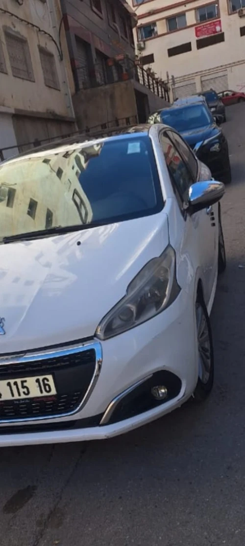 Peugeot 208 2015 Allure Facelift