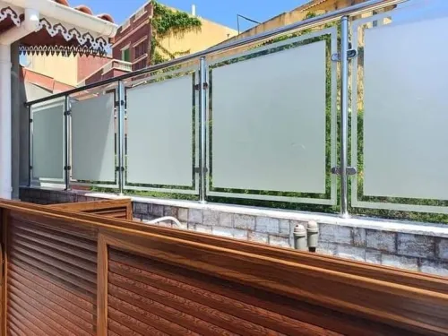 Rampe d'escalier en inox garde-corps en verre cabine de douche