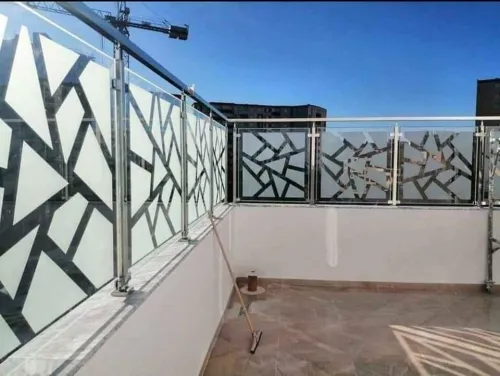 Rampe d'escalier en inox garde-corps en verre cabine de douche