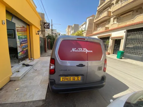 Habillage véhicule autocollant oneway découpe....