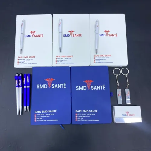 Cadeaux pou fin d'année : bloc note stylo calendrier porte carte clé usb ....