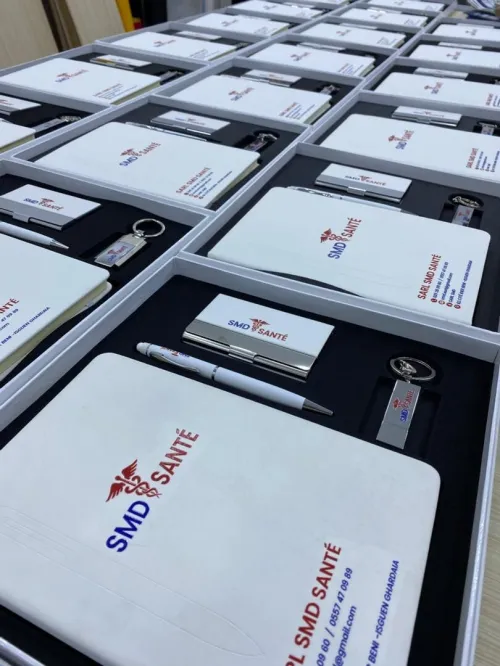 Pack fin d'année agenda stylo porte carte clé usb .....