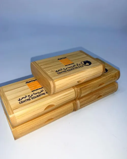 Cadeaux Fin d'année et Objets Publicitaires : Gourde , flash disk , porte clés ...