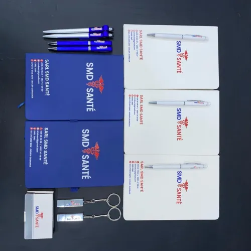 Cadeaux pou fin d'année : bloc note stylo calendrier porte carte clé usb ....