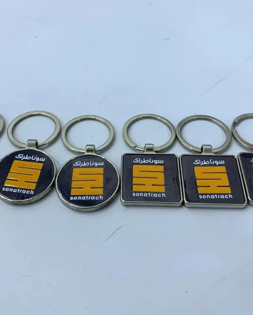 Cadeaux Fin d'année et Objets Publicitaires : Gourde , flash disk , porte clés ...