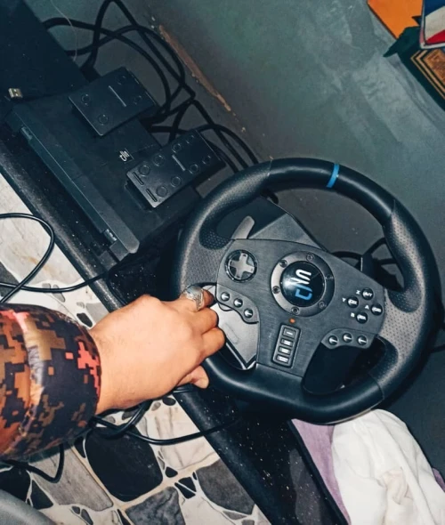 بيع  playstation 4 pro + volant gaiming SuperDrive