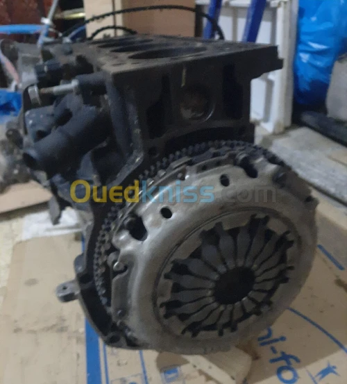 Demi moteur 1.6 16v essence et divers pièces de rechange 