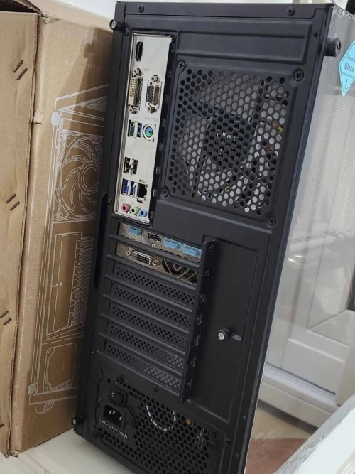 PC GAMER - i5-10400F / RX 580 (USED LIKE NEW) / 16GB RAM / 512GB SSD NVME