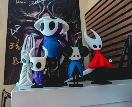 figurine hollow knight + hollow knight silksong