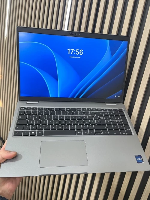 Dell latitude 5540 i7-13th 16/512 ssd ecran 15.6FHD