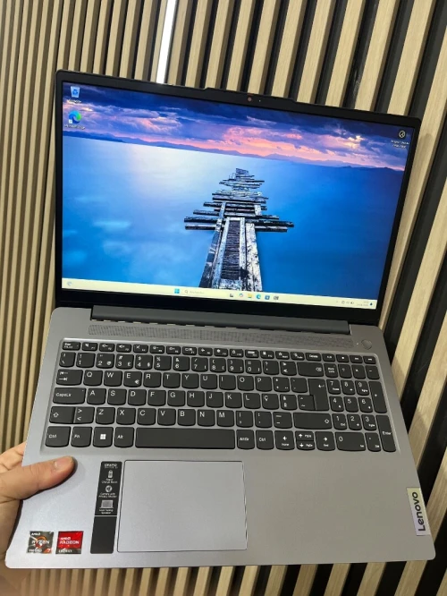 Lenovo ideapad ryzen7 7730U 16/1TBssd ecran 15.6FHD