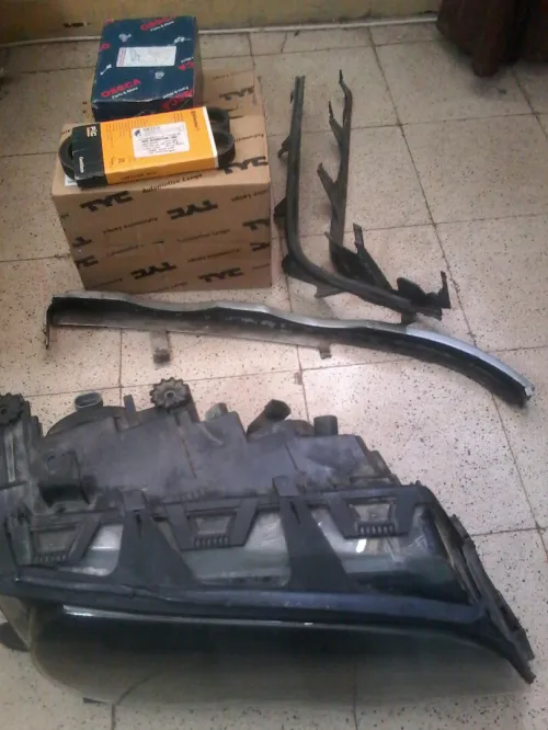 lot de piéces  BMW série 3 2000 (E46) مانيش حانوت :)