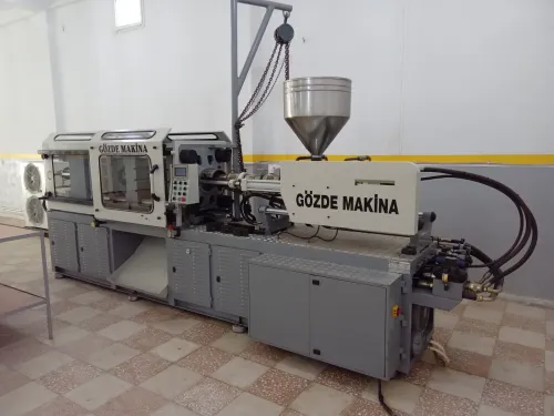 Machine injection plastique 200t 