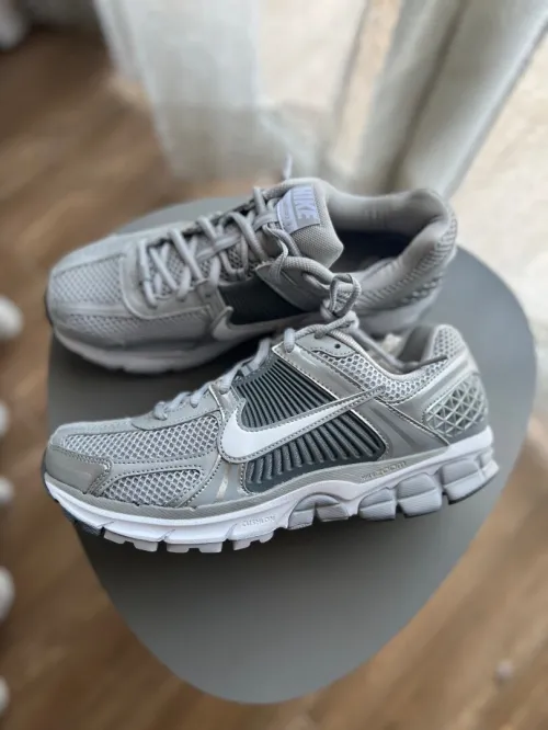 Nike vomero 5