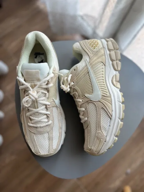 Nike vomero 5