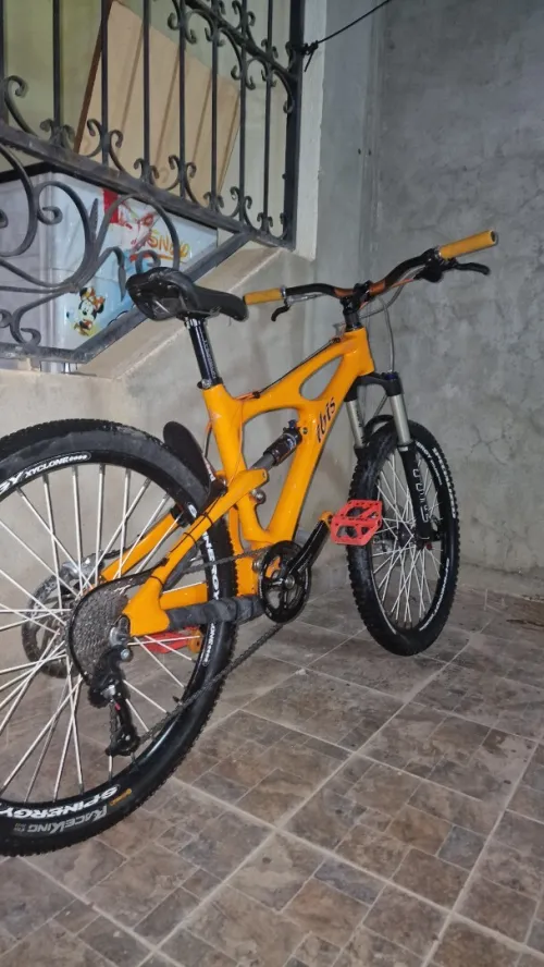 Vélo Ibis Mojo  Cadre carbone   bon état