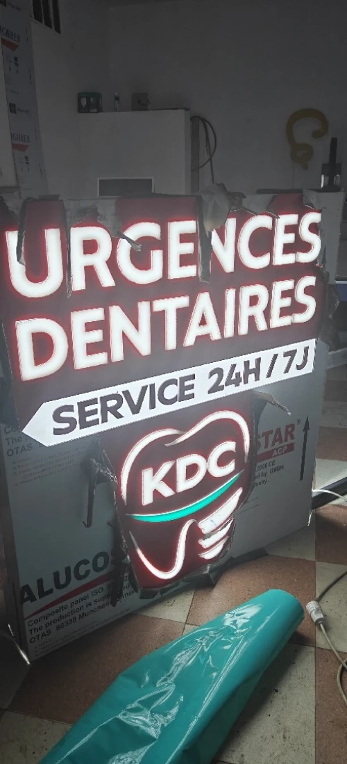 Enseigne lumineuse, panneaux publicitaire