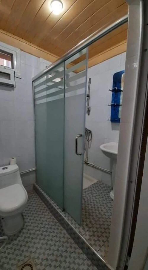 Cabine de douche et vitrines en verre trempé 