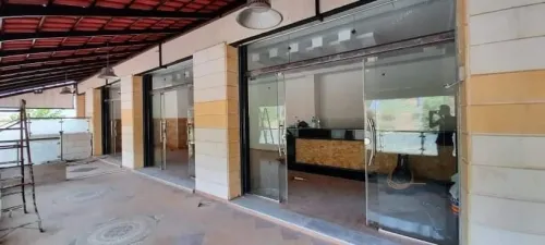 Cabine de douche et vitrines en verre trempé 