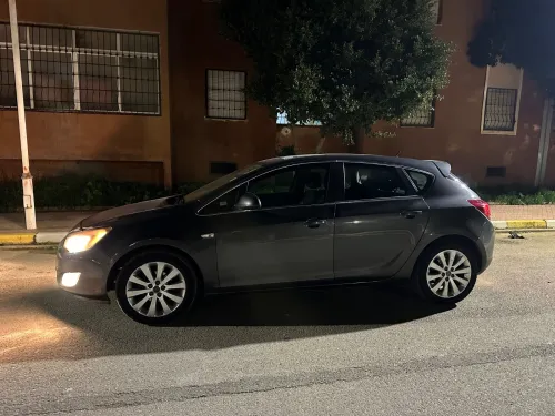 Opel Astra 2011 ASTRA J  TOUT OPTIONS