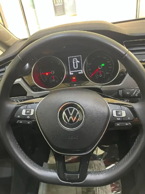 Volkswagen Tourane 2022 R lien