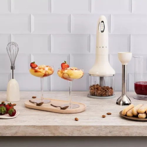 Bras Mixeur Plongeant SMEG 3en1 700W avec Accessoires Inclus - Esthétique Années 50 Créme