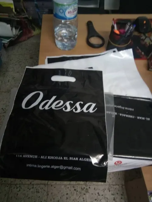 des sacs de shopping personalisés (sac en plastique, tnt , en carton ou en tissu )