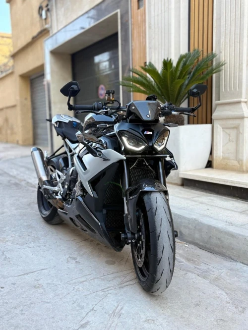 BMW M1000 R 