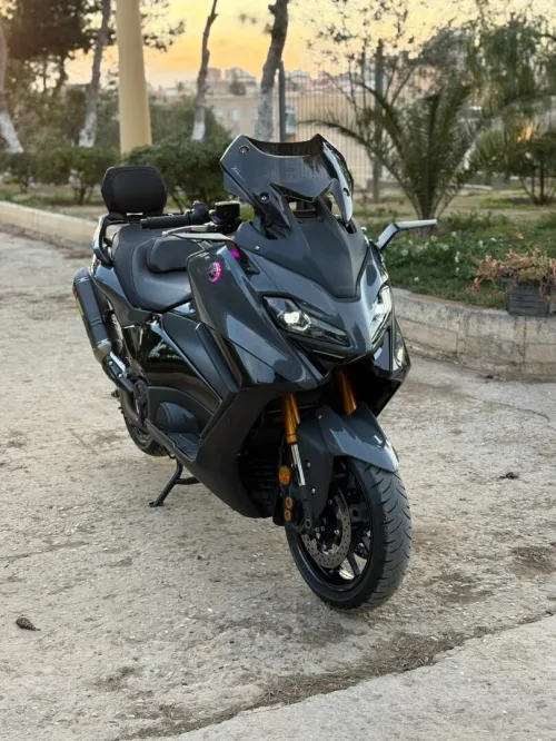 Yamaha T-max 560 techmax 