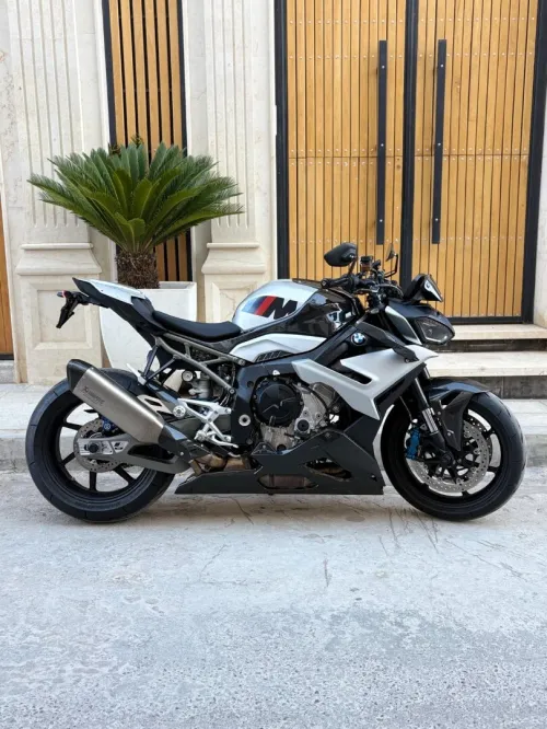 BMW M1000 R 