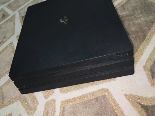 Play station 4 pro 1TB