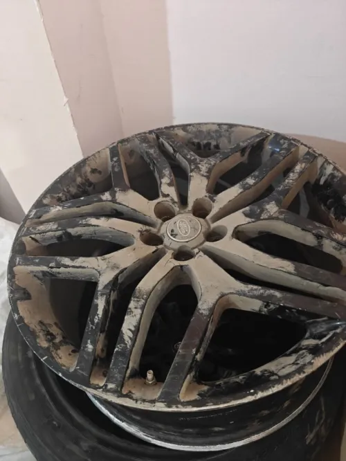 Pneus et jantes Range v6