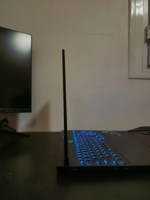 LENOVO LEGION 7-16IRX9 - CORE 19-14th GENE /RTX 4070/ECRAN 16"240 HZ /RAM 32 GB /SSD 1 TB