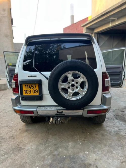Mitsubishi Pajero Court 2003 