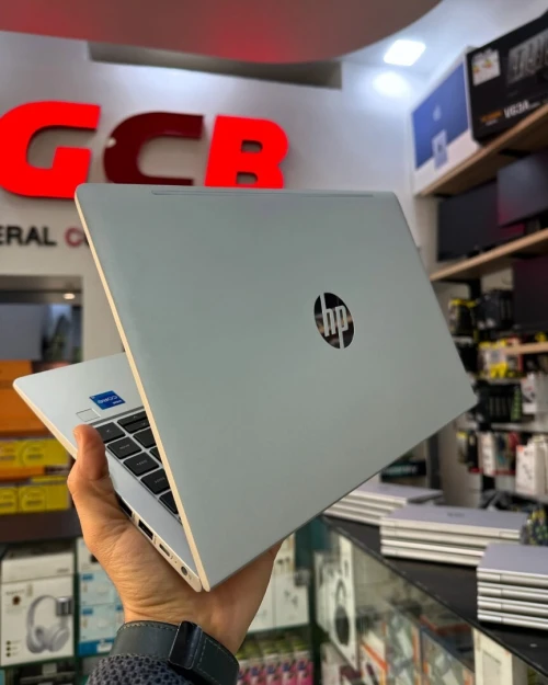 HP ProBook 640 G8 Intel Core i5-1145G7 8 Mo de cache, RAM 16GO  256GB SSD 14 Full HD Intel Iris Xe