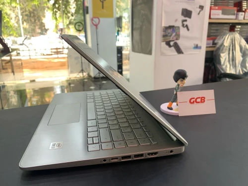 HP 14s Processeur Intel Core i3-1005G1 4 Mo de cache, jusqu'à 3,40 GHz RAM 8GB 256GB SSD 14"