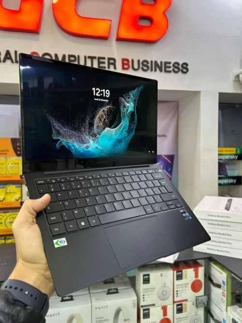 SAMSUNG GALAXY BOOK 2 Pro Intel i5-1240P RAM 8GB DDR5 256GB SSD ÉCRAN 13.3 FHD AMOLED Intel Iris Xe