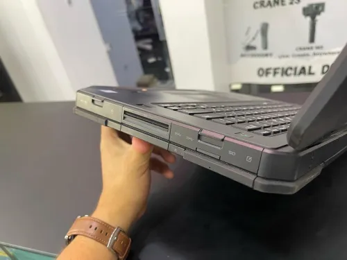 DELL LATITUDE RUGGED 14 5414  Intel Core i5-6300U 3 Mo de cache, jusqu'à 3 GHz 8GB 256GB SSD 14" 