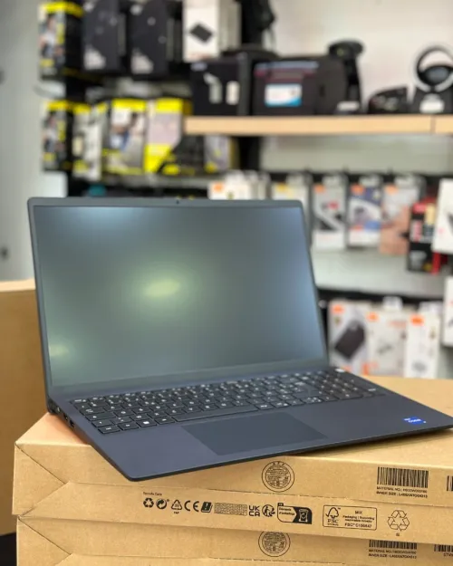 DELL VOSTRO 3520 Intel Core i5-1235U cache 12 Mo, jusqu à 4,40 GHz,  8GB 512GB SSD 15.6  FULL HD  