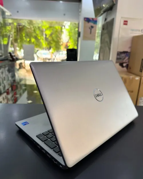 DELL PRECISION 3581 Intel Core i7-13700H 24 Mo de cache, jusqu à 5 GHz 32GB  1TB SSD 15.6 FHD  
