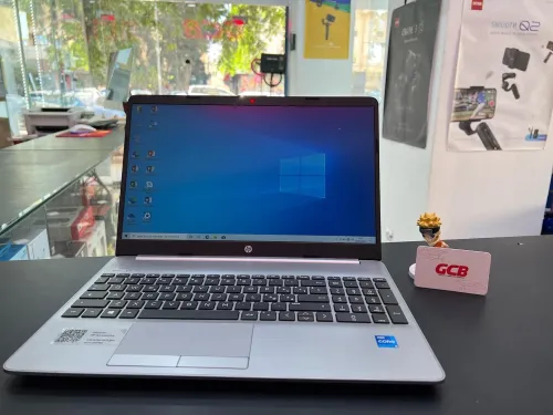 HP 250 G8 Intel Core i5-1135G7 8 Mo de cache, jusqu'à 4,20 GHz RAM 8GB DISQUE 256GB SSD 15.6" 